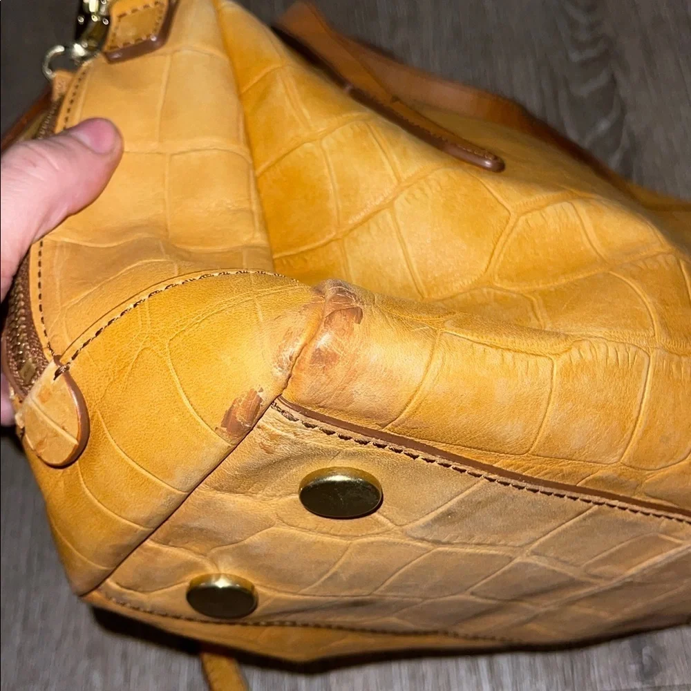 Fossil Sydney satchel purse light tan with crossbody strap
